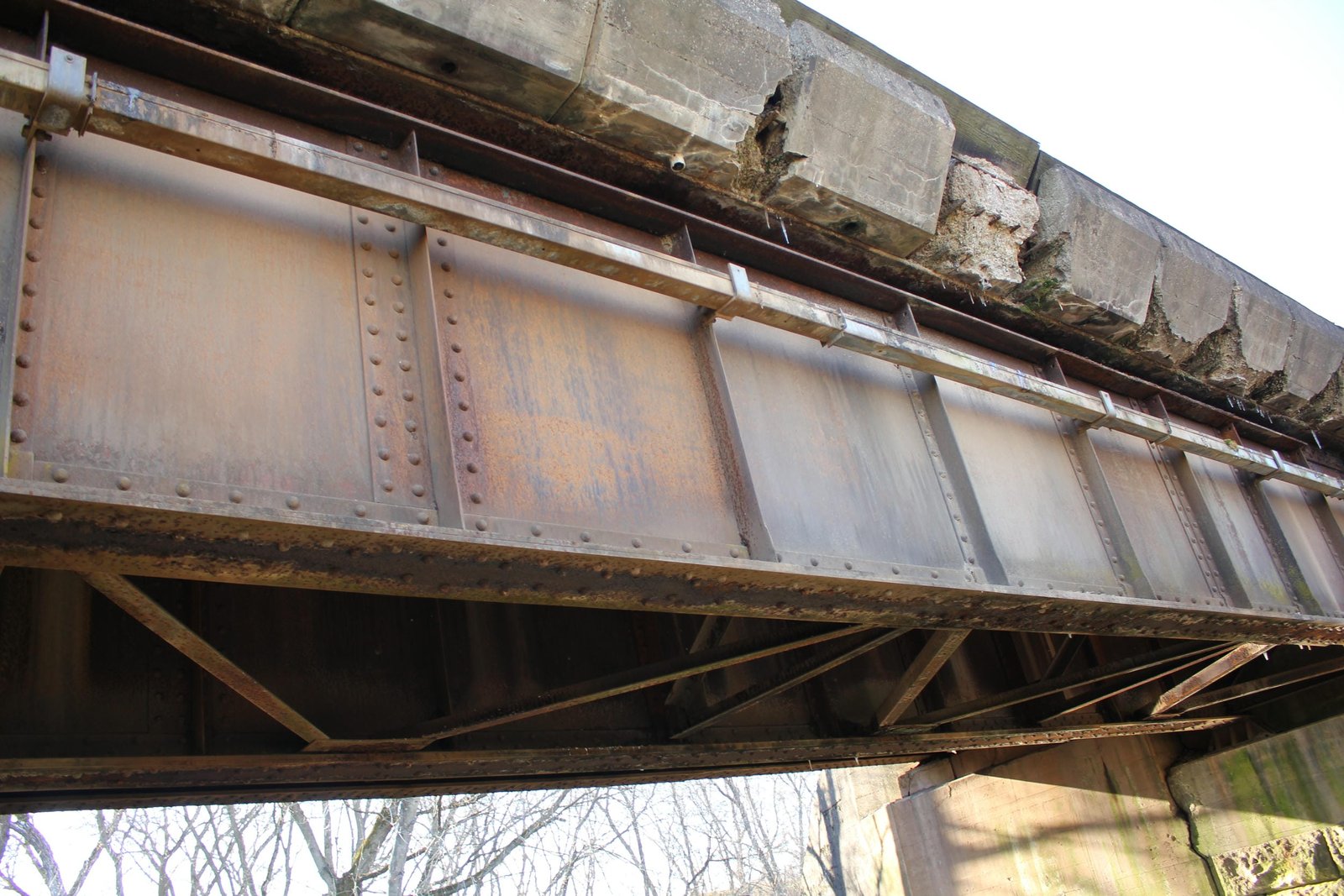 Girder detail, north track